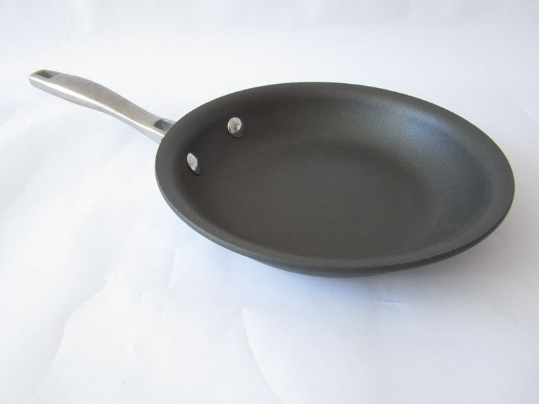 Non-stick frying pan without oil smoke