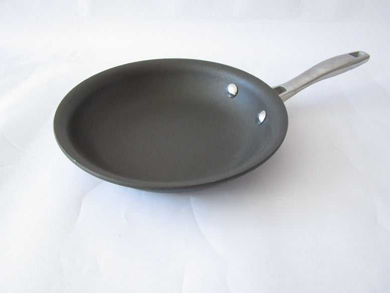 Non-stick frying pan without oil smoke