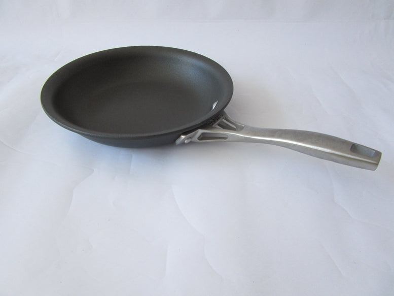 Non-stick frying pan without oil smoke