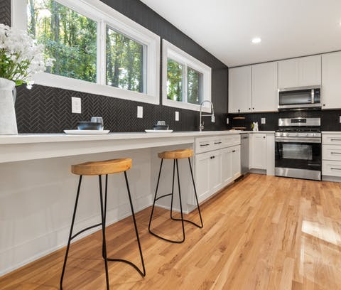 Kitchen & Dining