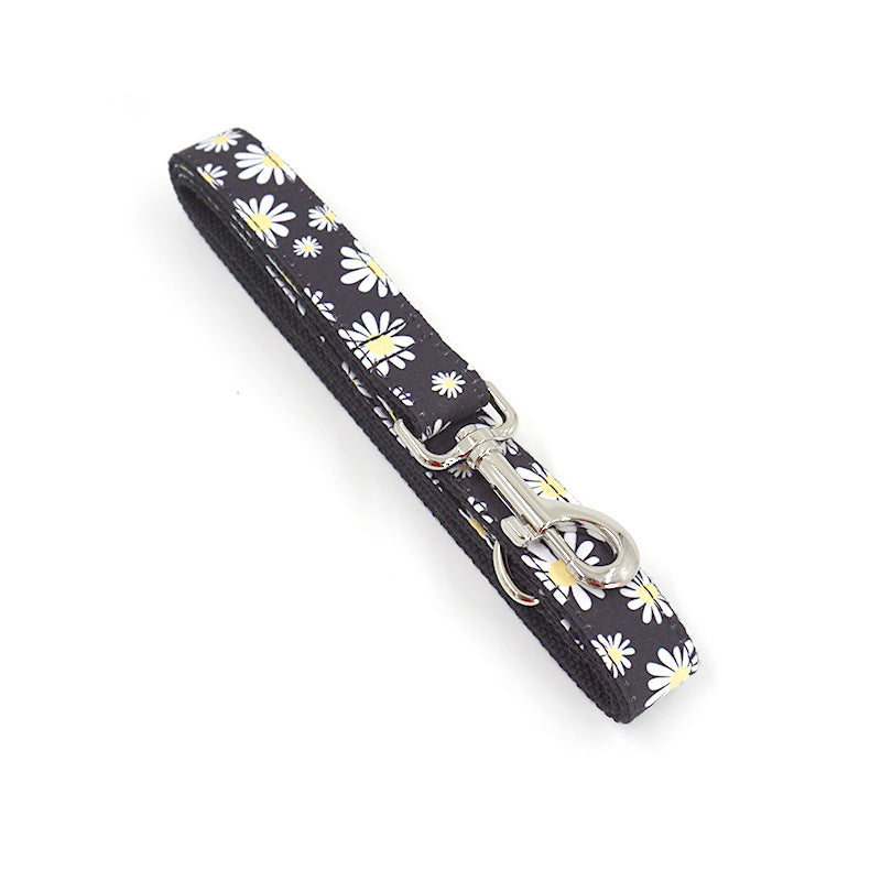 Pets Go Out Towing Rope, And Small Daisy Environmental Protection Printing
