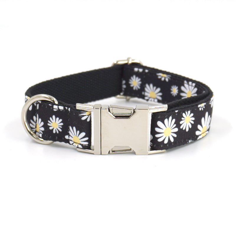 Pets Go Out Towing Rope, And Small Daisy Environmental Protection Printing