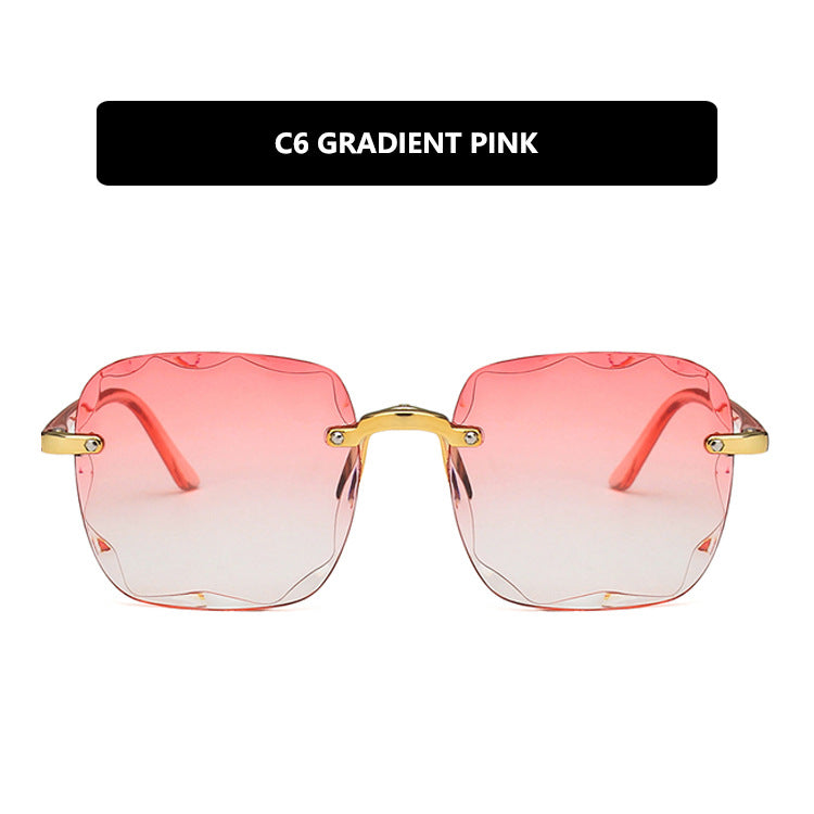 Square sunglasses with cut edges