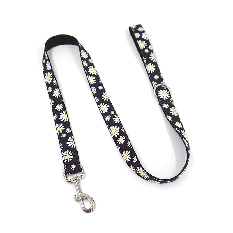 Pets Go Out Towing Rope, And Small Daisy Environmental Protection Printing